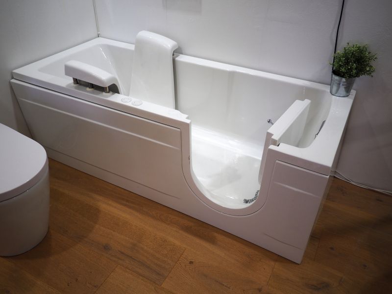 Modern Walk-in Bathtub